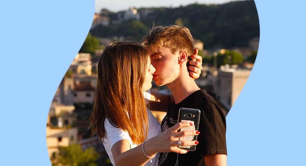 Selfie mania. Ecco cosa si nasconde dietro i selfie degli adolescenti